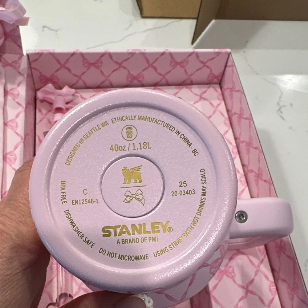 Stanley x Love Shack Fancy 40oz Limited Edition Baby Bow Pink Peppermint - Picture 6 of 8